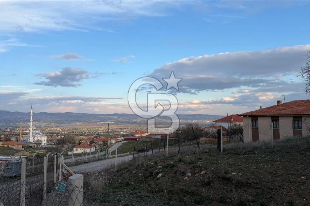 İNCEK HACILAR DA GÖL MANZARALI 500 m² SATILIK KÖŞE PARSEL E:0,50