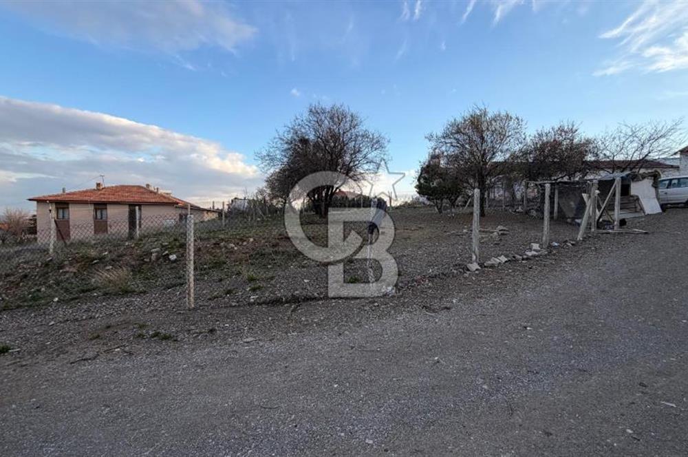 İNCEK HACILAR DA GÖL MANZARALI 500 m² SATILIK KÖŞE PARSEL E:0,50