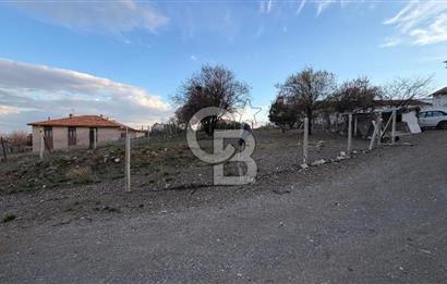 İNCEK HACILAR DA GÖL MANZARALI 500 m² SATILIK KÖŞE PARSEL E:0,50