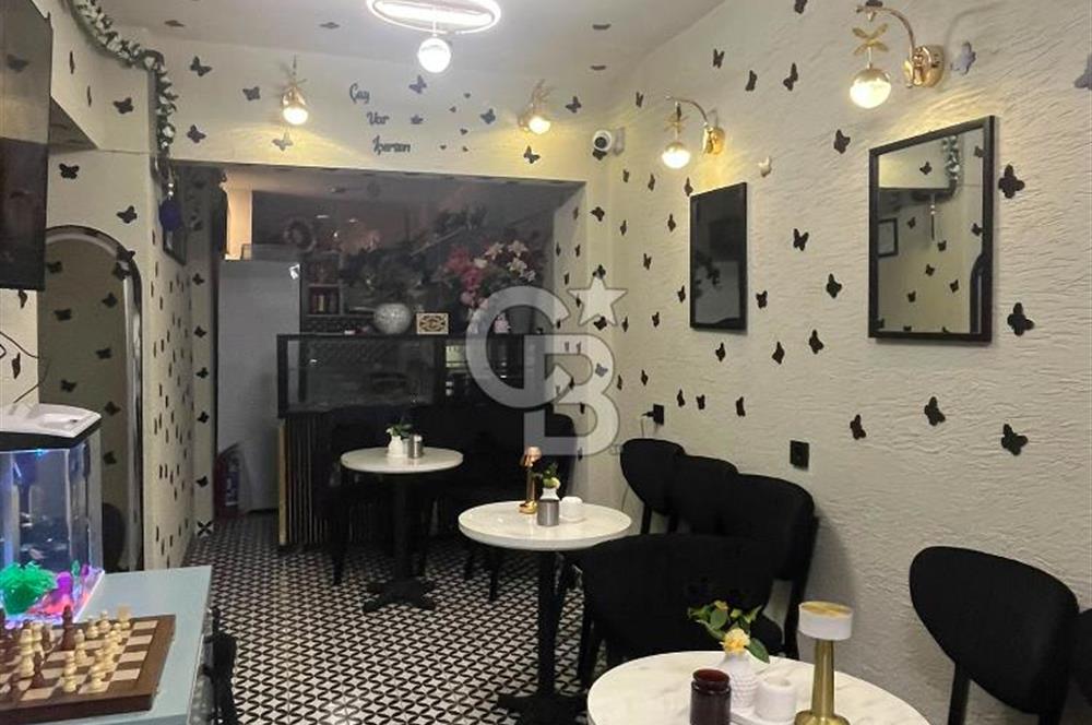 Kadıköy Caferağa’nın en hareketli ve keyifli lokasyonlarından birinde, hazır kurulu düzeniyle devren kiralık kafe fırsatı.
