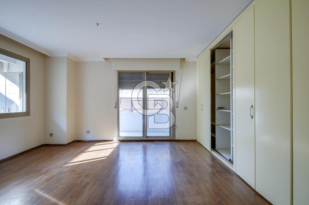 TEOKTAN | GÜL SOKAKTA OTOPARKLI 3+1 142 M² NET ARA KAT DAİRE