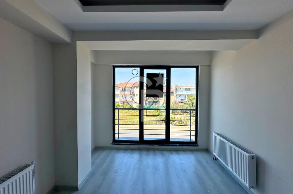 Çanakkale Lapseki Pazar Yeni Yanı Cadde Cephe Sıfır 1+1 Daire