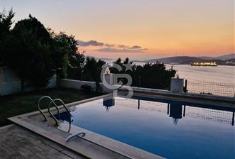 YENİ FOÇA’DA DENİZ MANZARALI, HAVUZLU 4+1 SATILIK VİLLA - 1 - 366663