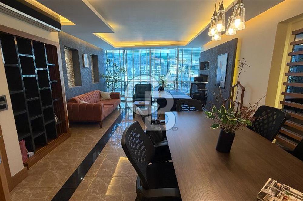 Çekmeköy Merkezde Çok Özel Dizayn 150 m2 Kiralık Eşyalı Ofis
