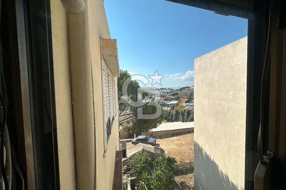 Ayvalık Ali Çetinkaya'da Deniz Manzaralı Satılık 3+1 Daire