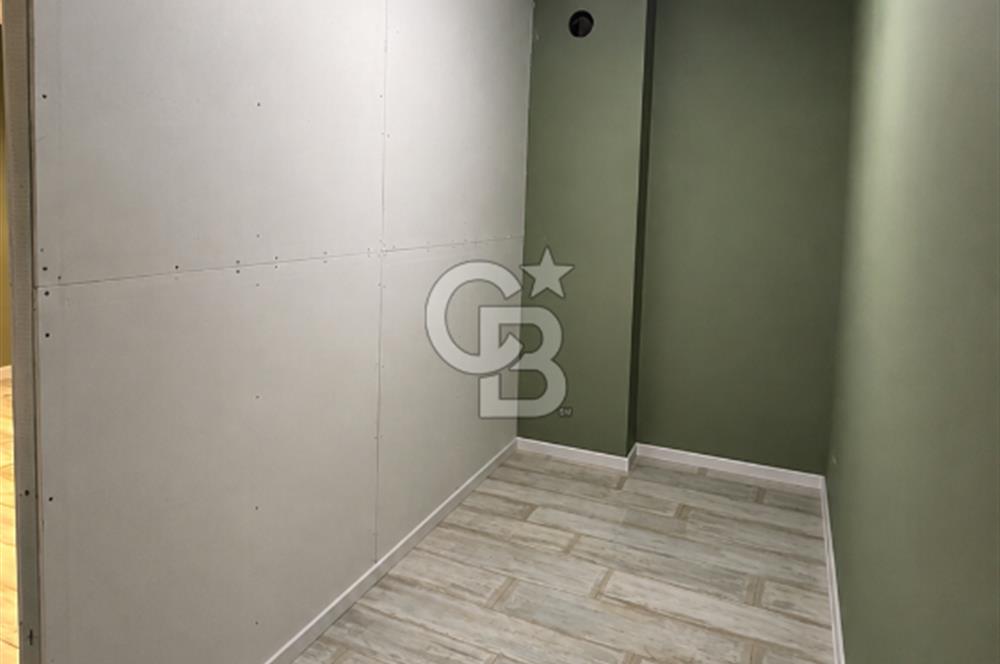 GAZİ BULVARINDA SATILIK 29 M² BALKONLU OFİS