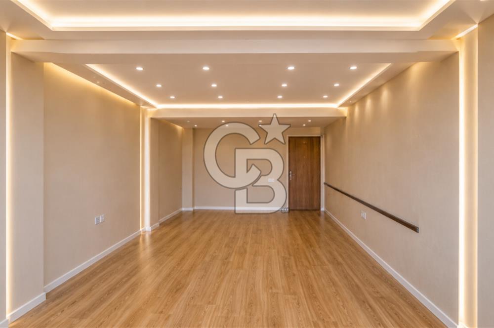 GAZİ BULVARINDA BALKONLU 20 M²  OFİS