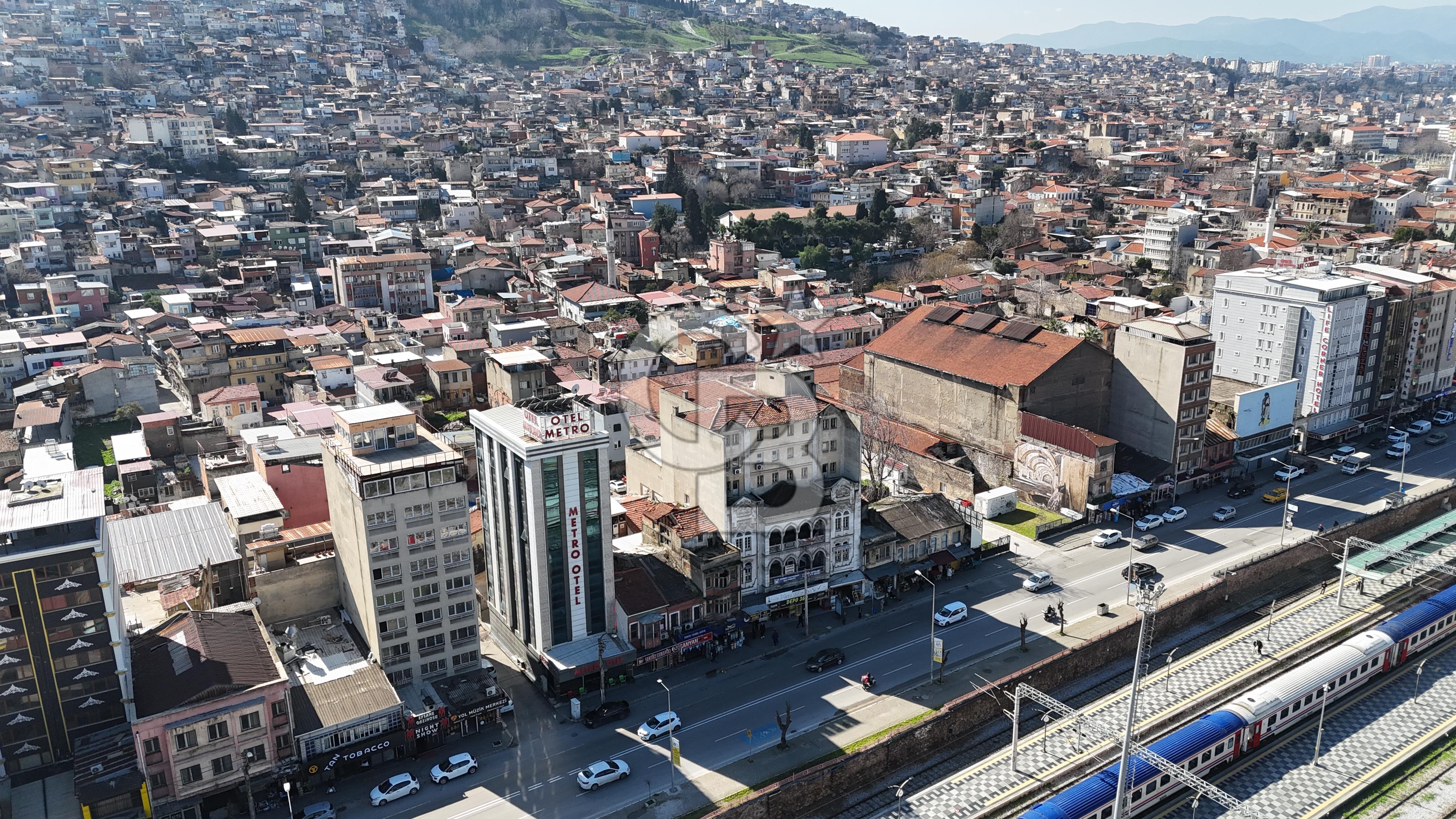 GAZİ BULVARINDA BALKONLU 20 M² SATILIK OFİS