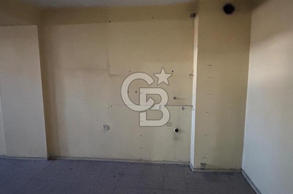 GAZİ BULVARINDA BALKONLU 20 M²  OFİS