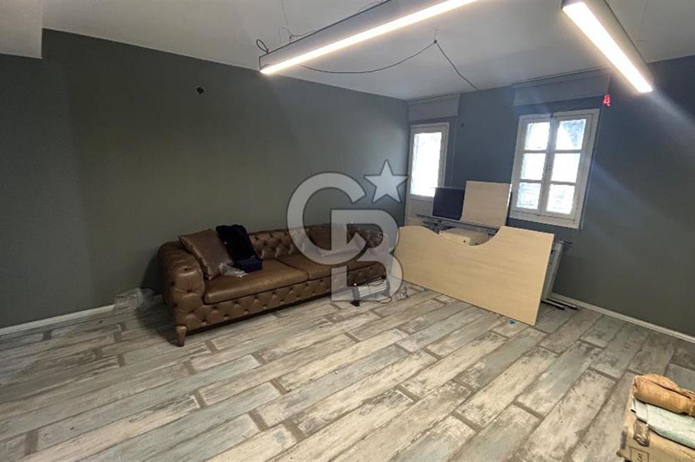 GAZİ BULVARINDA SATILIK 29 M² BALKONLU OFİS