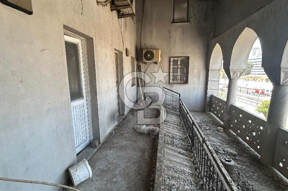 GAZİ BULVARINDA SATILIK 29 M² BALKONLU OFİS