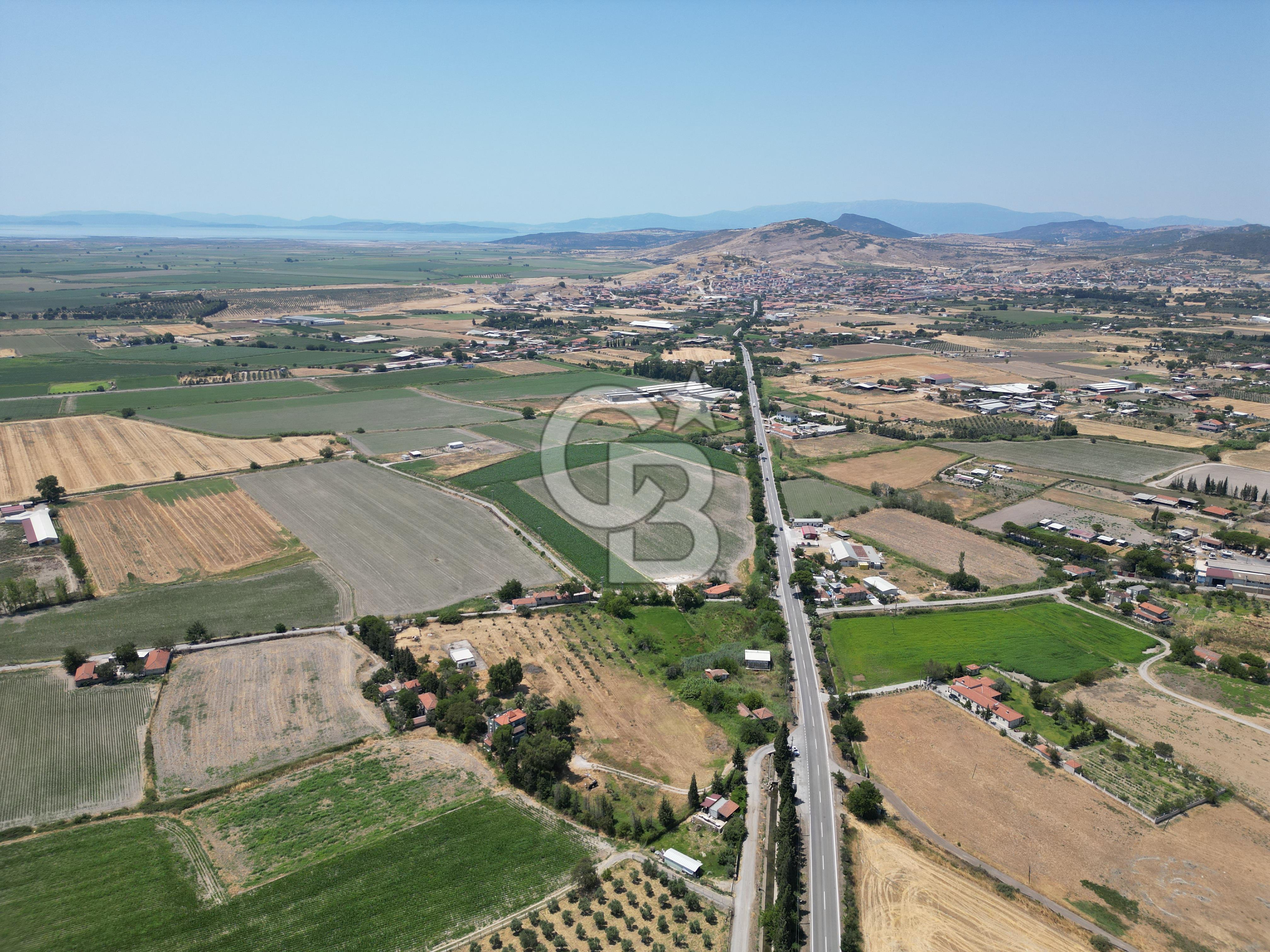 FOÇA-İZMİR KARAYOLU ÜZERİNDE SATILIK 15.503 M2 MÜSTAKİL TARLA
