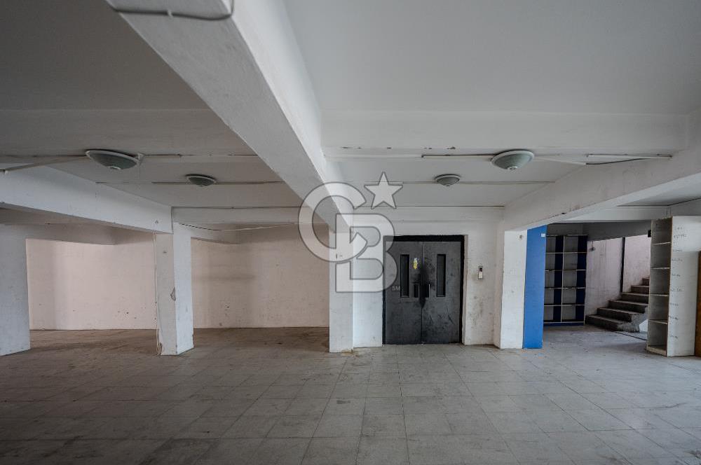 İzmir 1. Sanayi'de 1.500 m² Komple Bina Kiralık