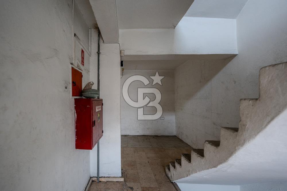 İzmir 1. Sanayi'de 1.500 m² Komple Bina Kiralık
