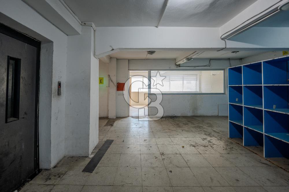 İzmir 1. Sanayi'de 1.500 m² Komple Bina Kiralık