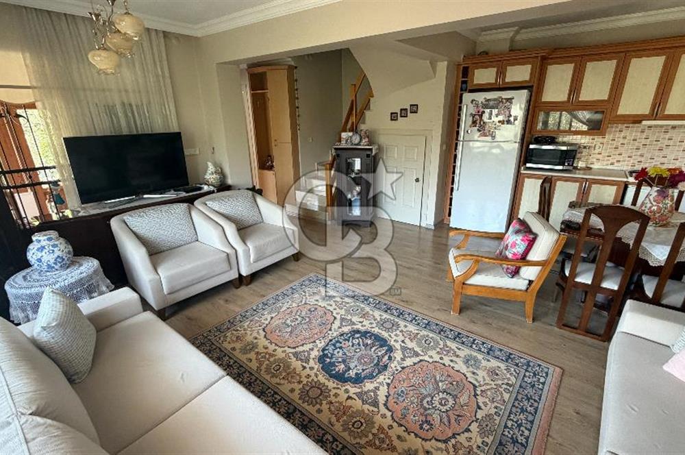 Yenifoça Fatih Mah. Satılık 3+1 Villa