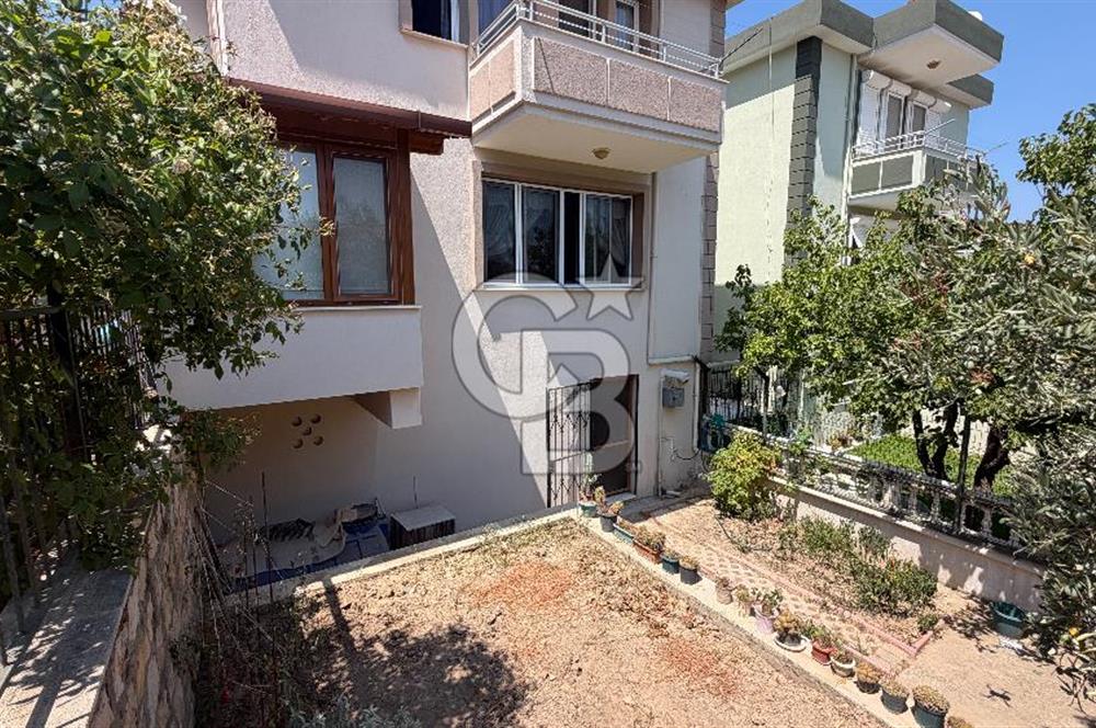 Yenifoça Fatih Mah. Satılık 3+1 Villa