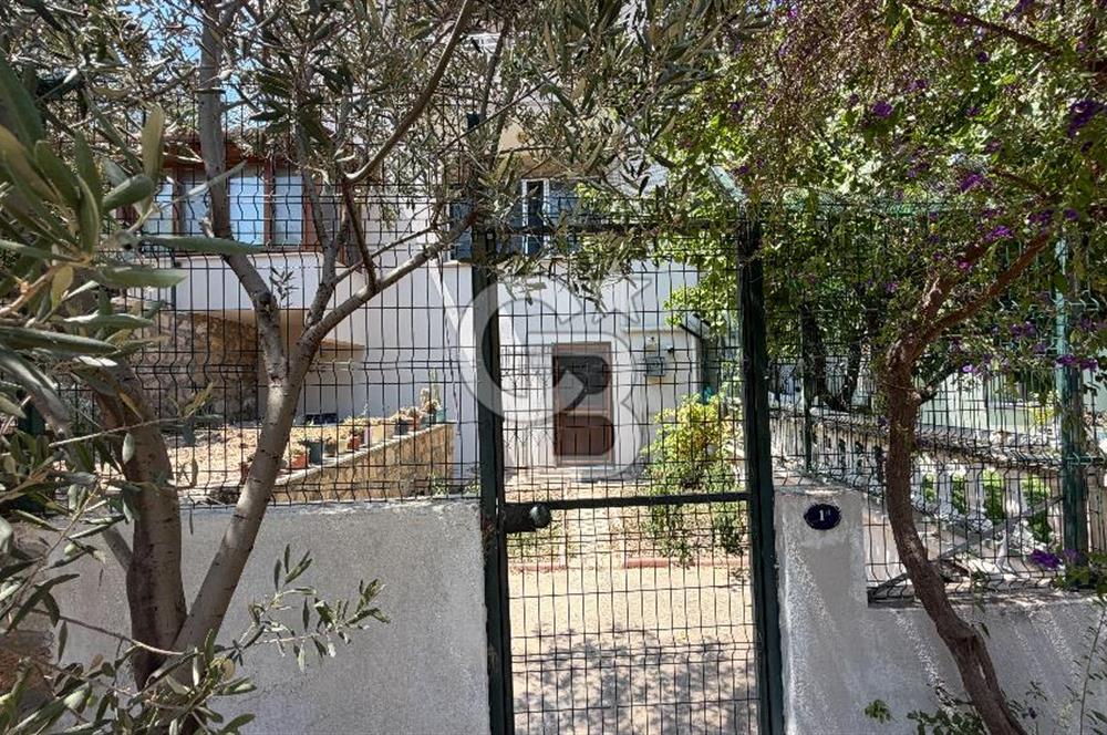 Yenifoça Fatih Mah. Satılık 3+1 Villa