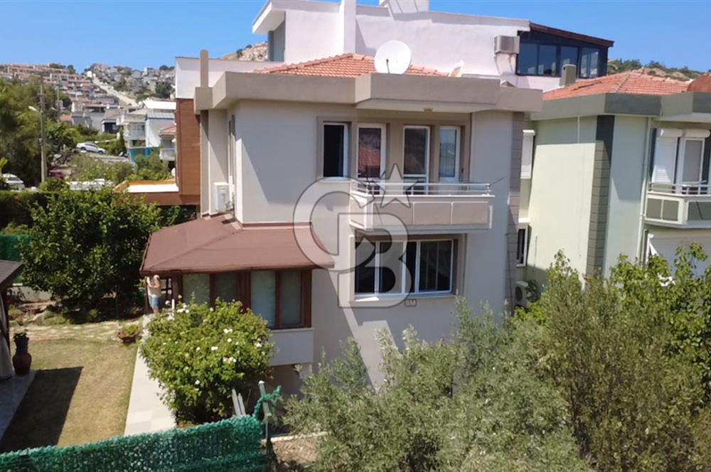 Yenifoça Fatih Mah. Satılık 3+1 Villa