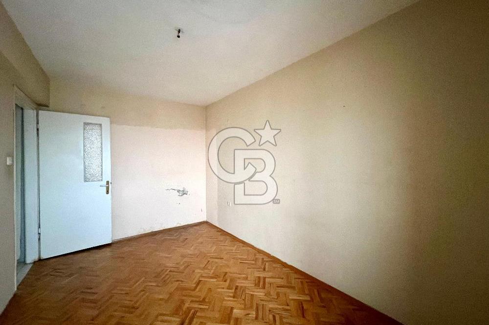 Karşıyaka Zübeyde Hanım Mahallesi'nde 3+1 Satılık Boş Daire