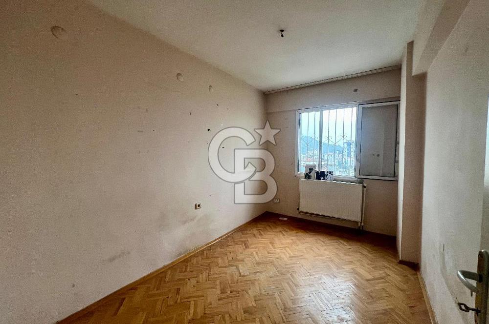 Karşıyaka Zübeyde Hanım Mahallesi'nde 3+1 Satılık Boş Daire