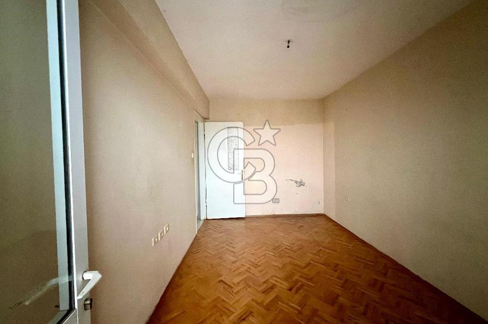 Karşıyaka Zübeyde Hanım Mahallesi'nde 3+1 Satılık Boş Daire