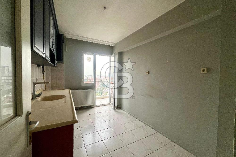 Karşıyaka Zübeyde Hanım Mahallesi'nde 3+1 Satılık Boş Daire
