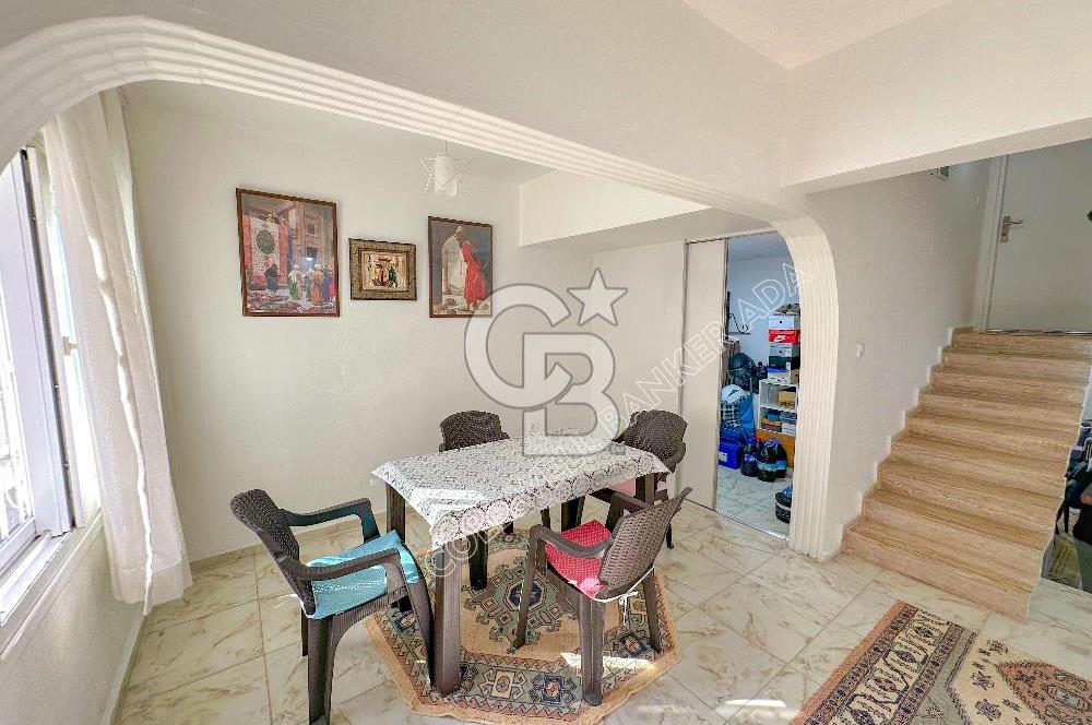 KUŞADASI MERKEZDE DENİZE YÜRÜME MESAFESİNDE DAİRE FİYATINA DENİZ MANZARALI 3+1 VİLLA 