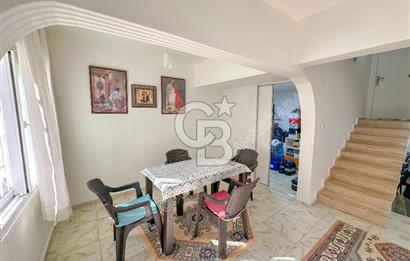 KUŞADASI MERKEZDE DENİZE YÜRÜME MESAFESİNDE DAİRE FİYATINA DENİZ MANZARALI 3+1 VİLLA 