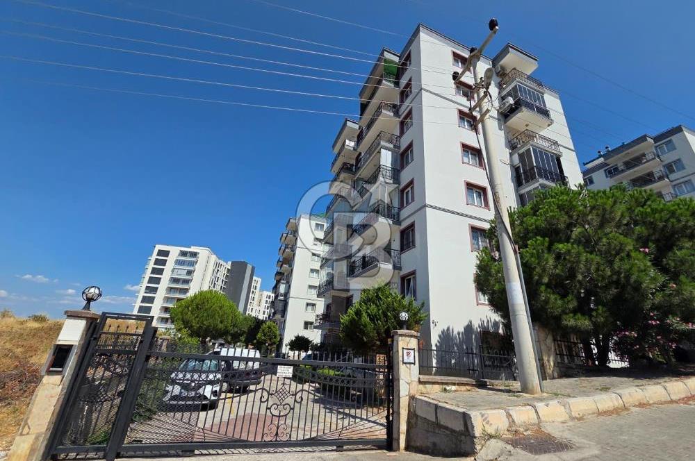 Narlıdere'de Deniz Manzaralı Site içi Havuzlu Otoparklı Daire