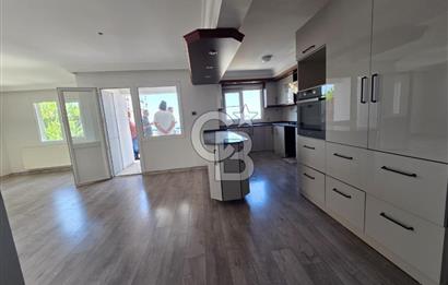 Narlıdere'de Deniz Manzaralı Site içi Havuzlu Otoparklı Daire