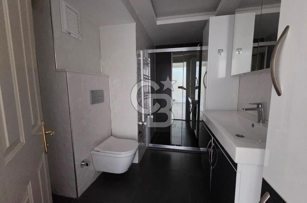 Narlıdere'de Deniz Manzaralı Site içi Havuzlu Otoparklı Daire