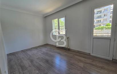 Narlıdere'de Deniz Manzaralı Site içi Havuzlu Otoparklı Daire