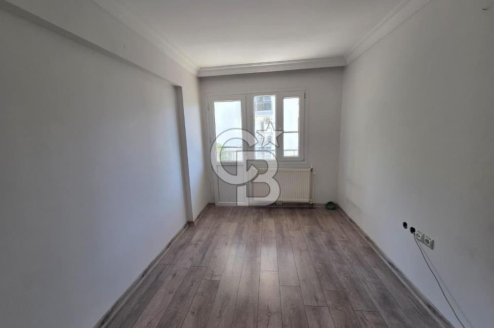 Narlıdere'de Deniz Manzaralı Site içi Havuzlu Otoparklı Daire