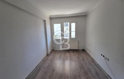Narlıdere'de Deniz Manzaralı Site içi Havuzlu Otoparklı Daire