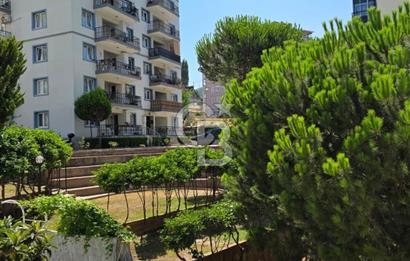 Narlıdere'de Deniz Manzaralı Site içi Havuzlu Otoparklı Daire