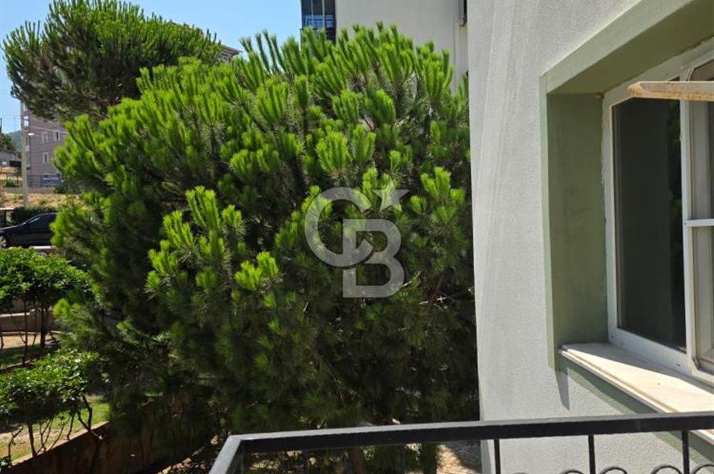 Narlıdere'de Deniz Manzaralı Site içi Havuzlu Otoparklı Daire