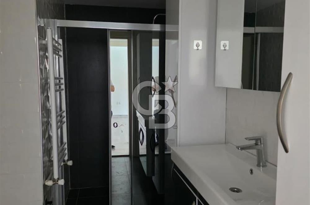 Narlıdere'de Deniz Manzaralı Site içi Havuzlu Otoparklı Daire