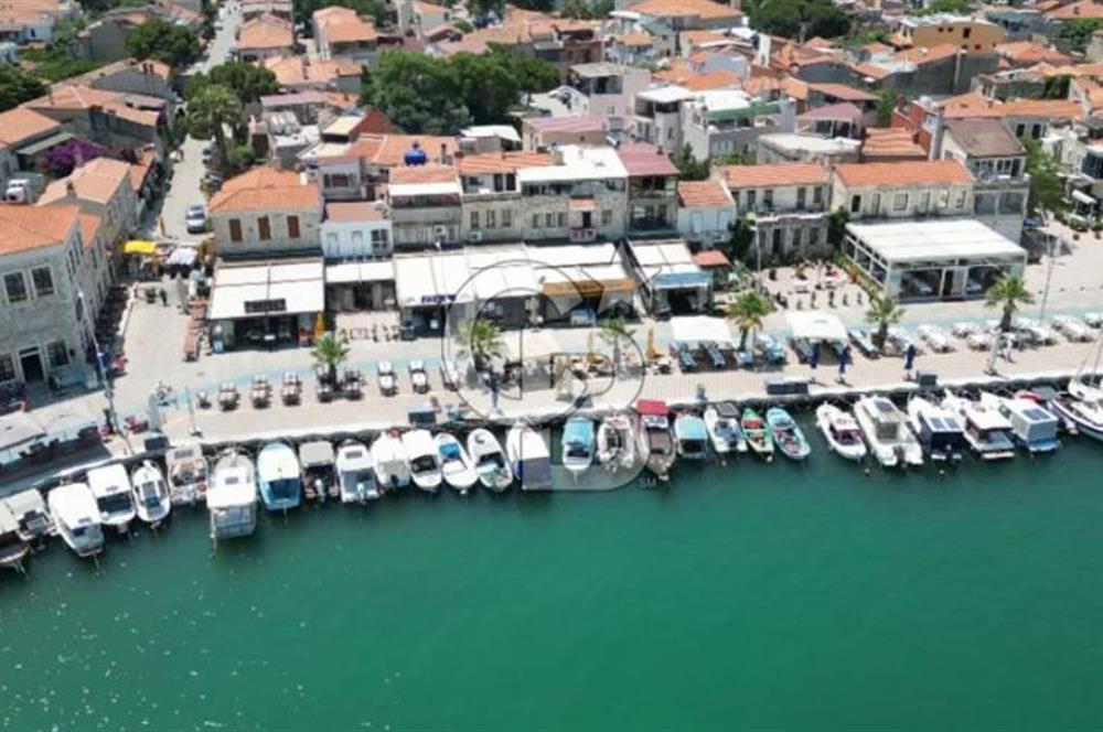 Yeni Foça Marina'da satılık restoran/Butik otel potansiyelli
