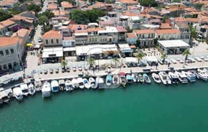 Yeni Foça Marina'da satılık restoran/Butik otel potansiyelli