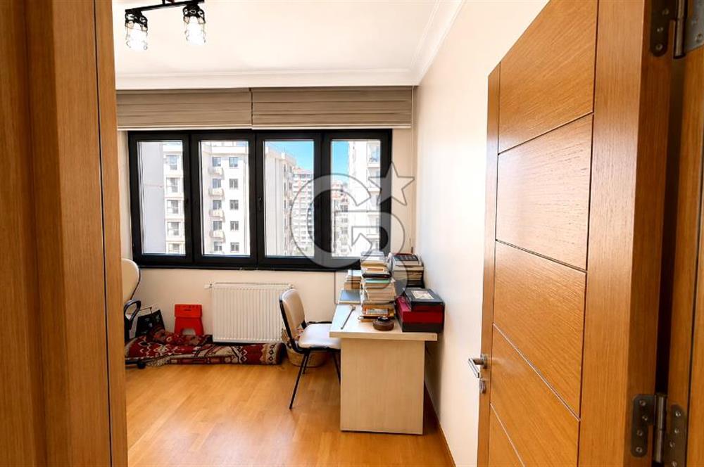 SUADİYE BAĞDAT CADDESİ'NE YÜRÜME MESAFESİNDE OTOPARKLI 3+1 