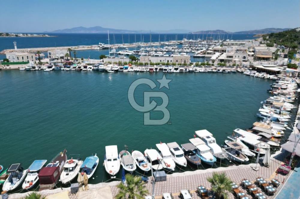 Yeni Foça Marina'da satılık restoran/Butik otel potansiyelli
