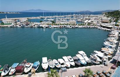 Yeni Foça Marina'da satılık restoran/Butik otel potansiyelli