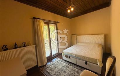 ÇANDARLI'DA KÖRFEZ MANZARALI VE BAHÇELİ TAŞ VİLLA (MÜSTAKİL)