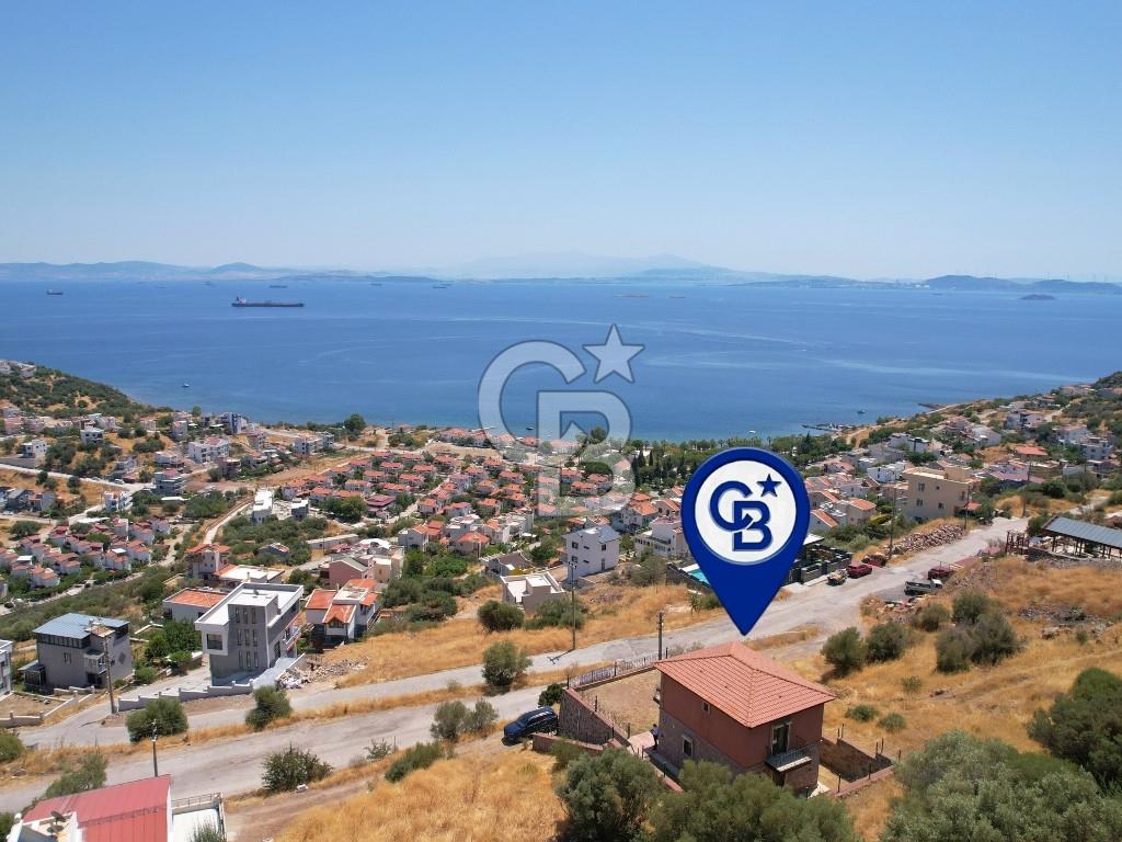 ÇANDARLI'DA KÖRFEZ MANZARALI VE BAHÇELİ TAŞ VİLLA (MÜSTAKİL)