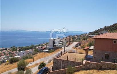 ÇANDARLI'DA KÖRFEZ MANZARALI VE BAHÇELİ TAŞ VİLLA (MÜSTAKİL)