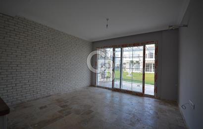 Ayvalık Altınova'da Havuzlu Site İçinde Satılık Villa
