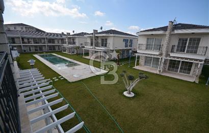 Ayvalık Altınova'da Havuzlu Site İçinde Satılık Villa