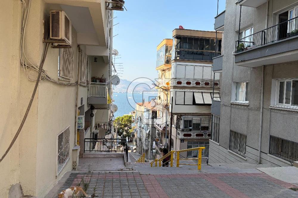 KONAK SALHANE’DE DENİZ MANZARALI 2+1 DAİRE
