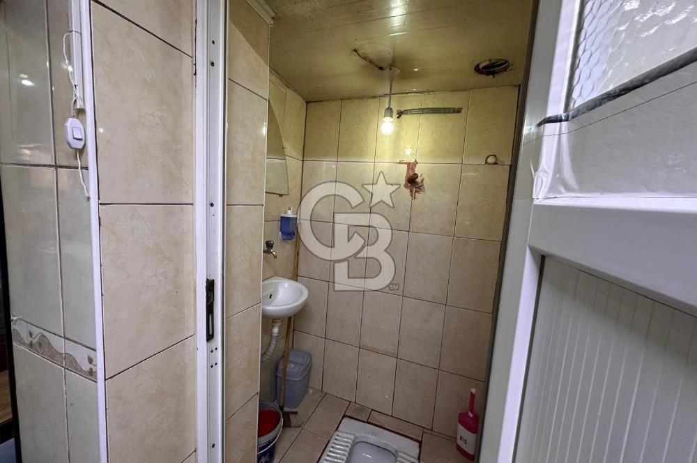 Nuhkuyusu Caddesi üzerinde, 4 katlı, 250 metrekarelik bina